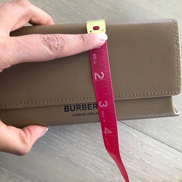 Burberry Tan Sunglasses Case - Picture 8 of 8